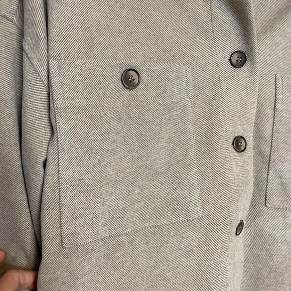 OAT New York Tan double pocket cropped Shacket NWT Size Small - Picture 3 of 5